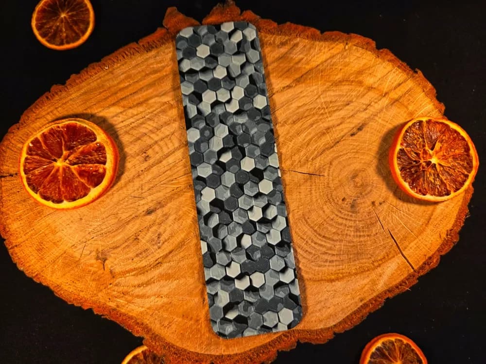 Hexagonal pattern bookmark 2 - hueforge by EternalDesigns3D HueForge model: Hexagonal pattern bookmark 2 - hueforge by EternalDesigns3D