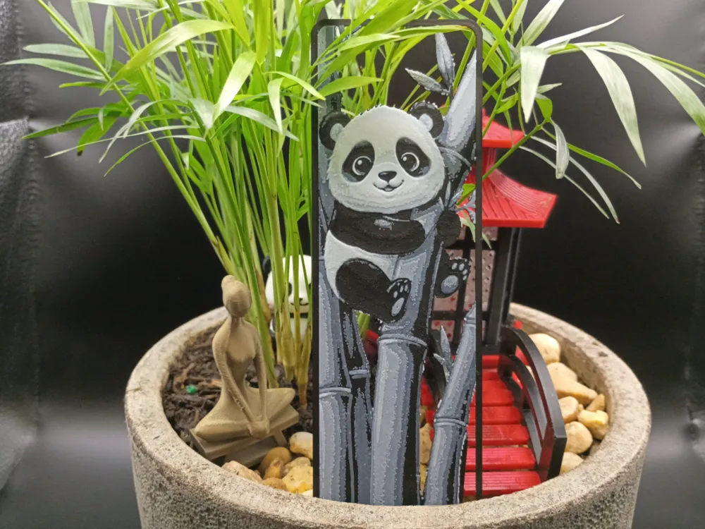 HueForge model: Panda, Grayscale Framed Cutout Bookmark by 3djd