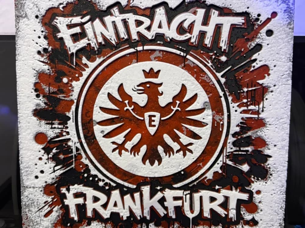 Eintracht Frankfurt Graffiti Style Hueforge by Reeftank&more HueForge model: Eintracht Frankfurt Graffiti Style Hueforge by Reeftank&more