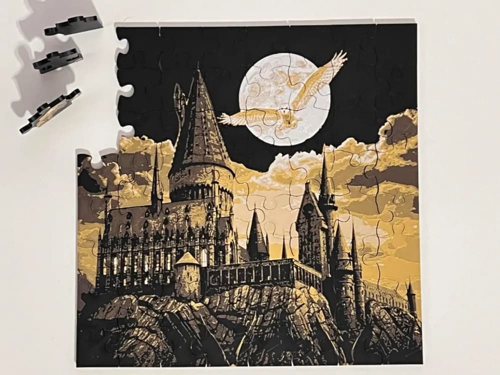 Puzzle - Hedwig over Hogwarts by 3djd HueForge model: Puzzle - Hedwig over Hogwarts by 3djd