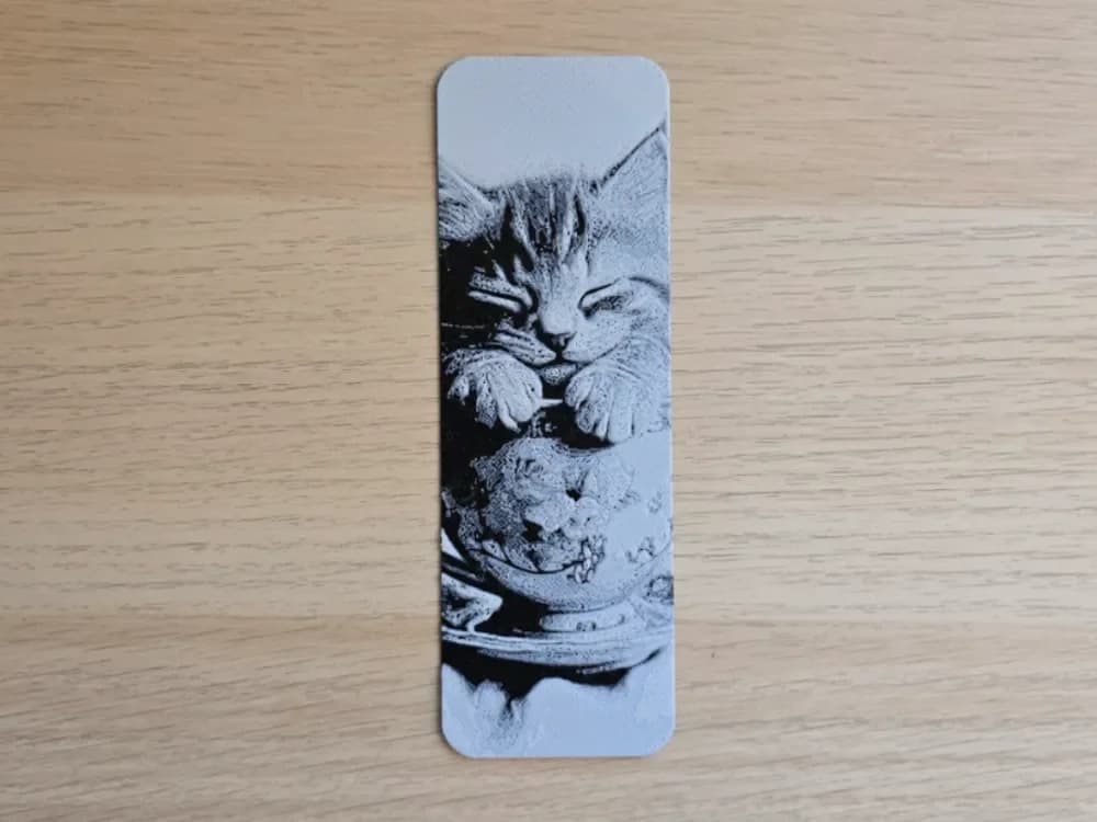 Kitten in Teacup Bookmark by Atrus Design HueForge model: Kitten in Teacup Bookmark by Atrus Design