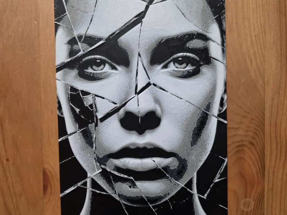 Cracked Face Huforge by Morganja HueForge model: Cracked Face Huforge by Morganja