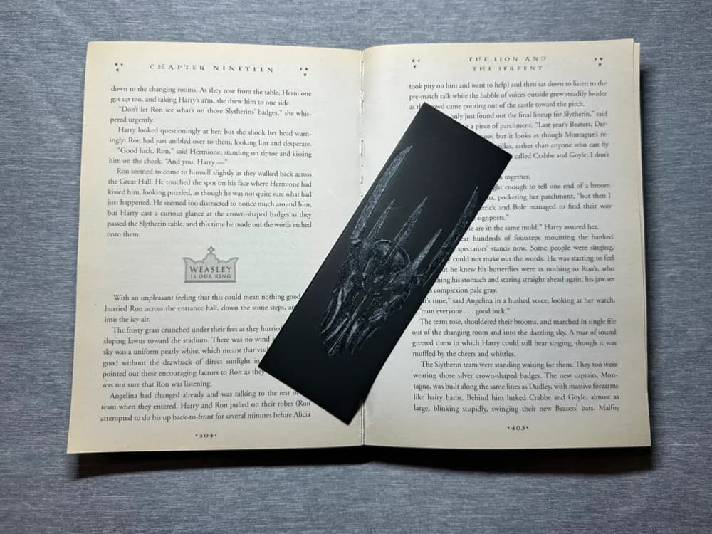 Sauron Helm Lord of the Rings Bookmark by Hey Ben HueForge model: Sauron Helm Lord of the Rings Bookmark by Hey Ben
