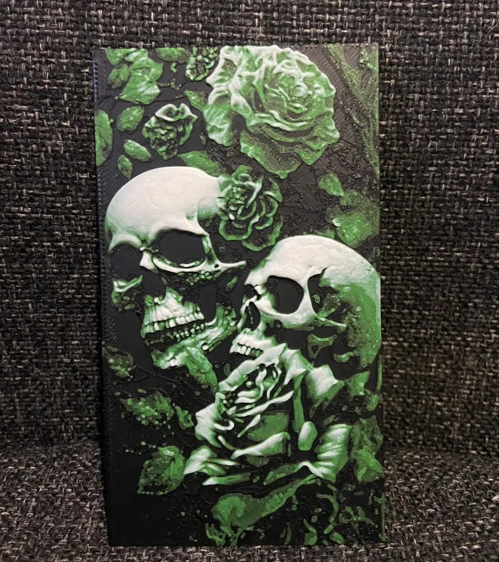 Green skulls and roses hueforge by Morganja HueForge model: Green skulls and roses hueforge by Morganja