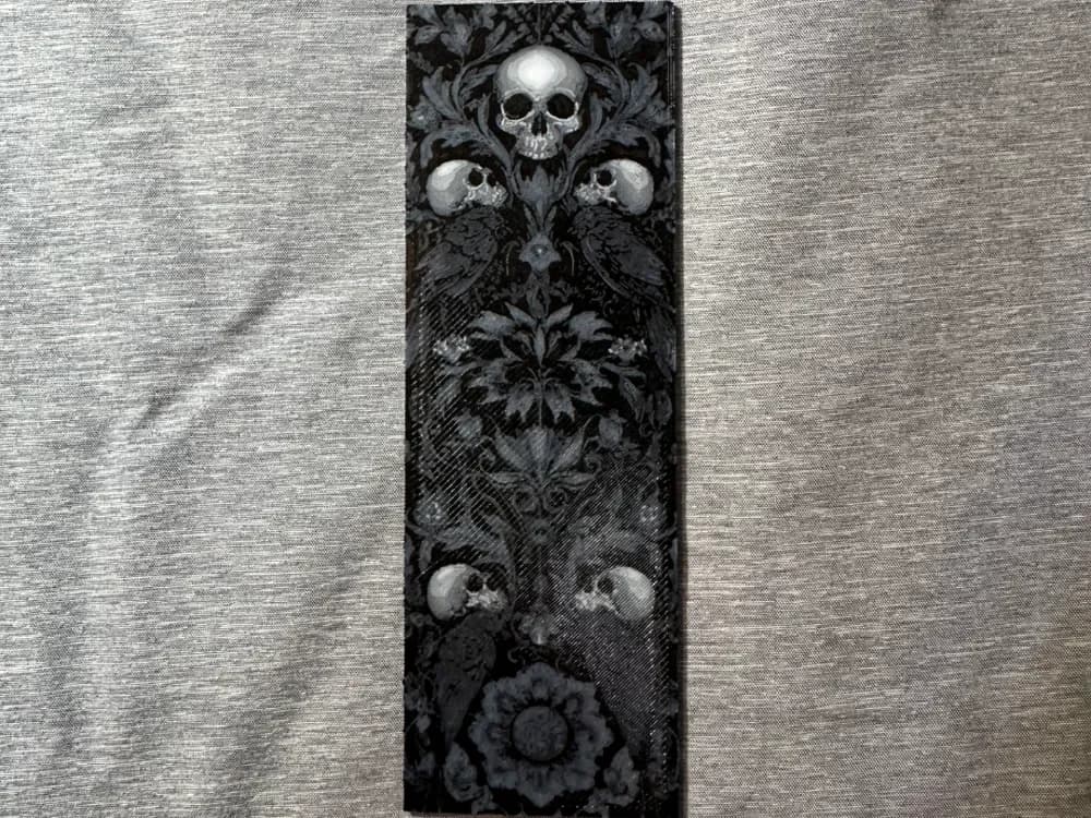 HueForge model: Skull Bookmark - Flatforge by Hey Ben