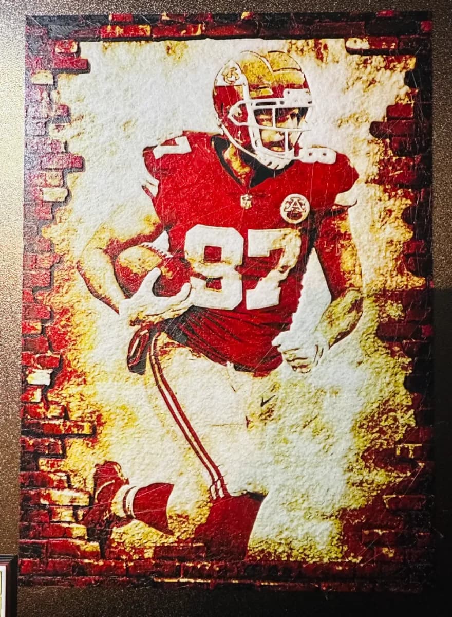 Travis Kelce - NFL by Cré'Art 3D HueForge model: Travis Kelce - NFL by Cré'Art 3D