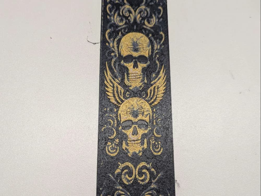 Winged skull bookmark by ZombiePaint3D HueForge model: Winged skull bookmark by ZombiePaint3D