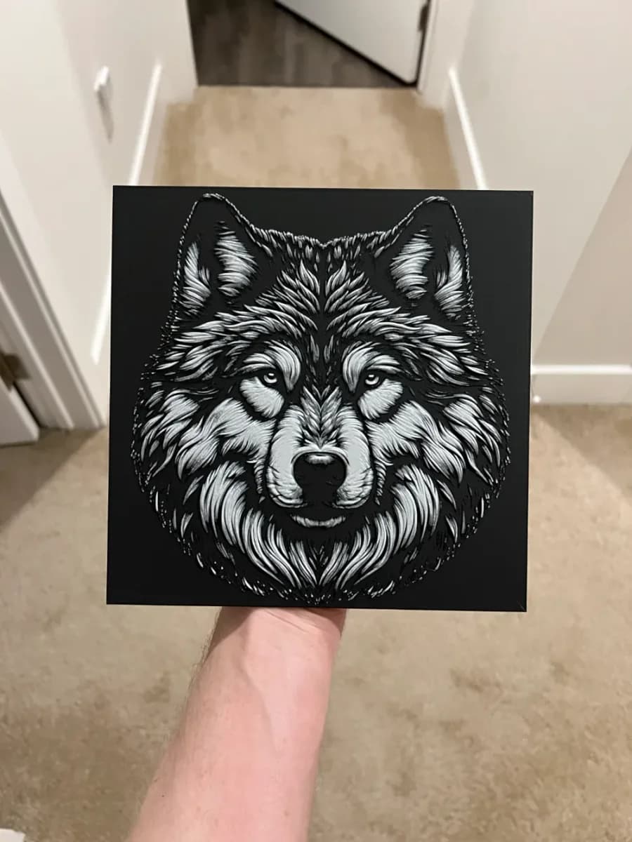 Wolf Face Hueforge (Black) by RP47 Designs HueForge model: Wolf Face Hueforge (Black) by RP47 Designs