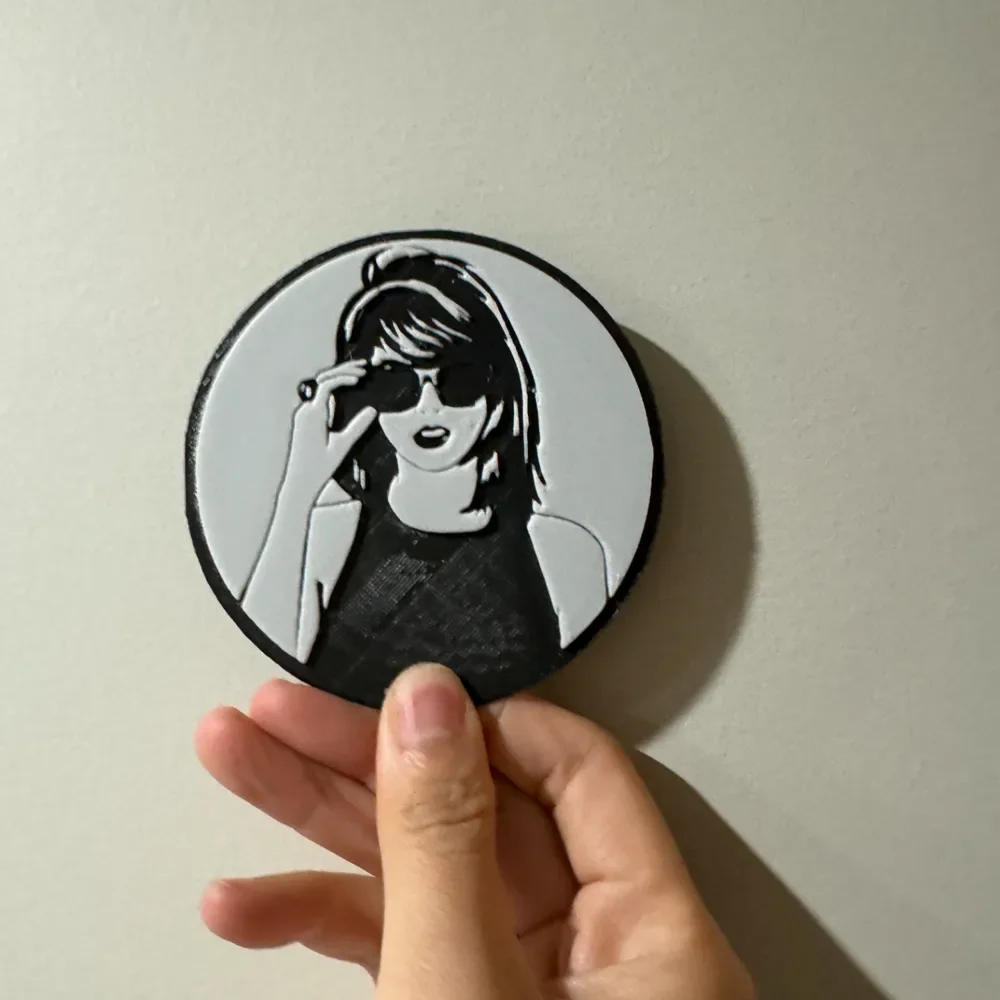 Taylor Swift Coaster by cyanidesugar HueForge model: Taylor Swift Coaster by cyanidesugar