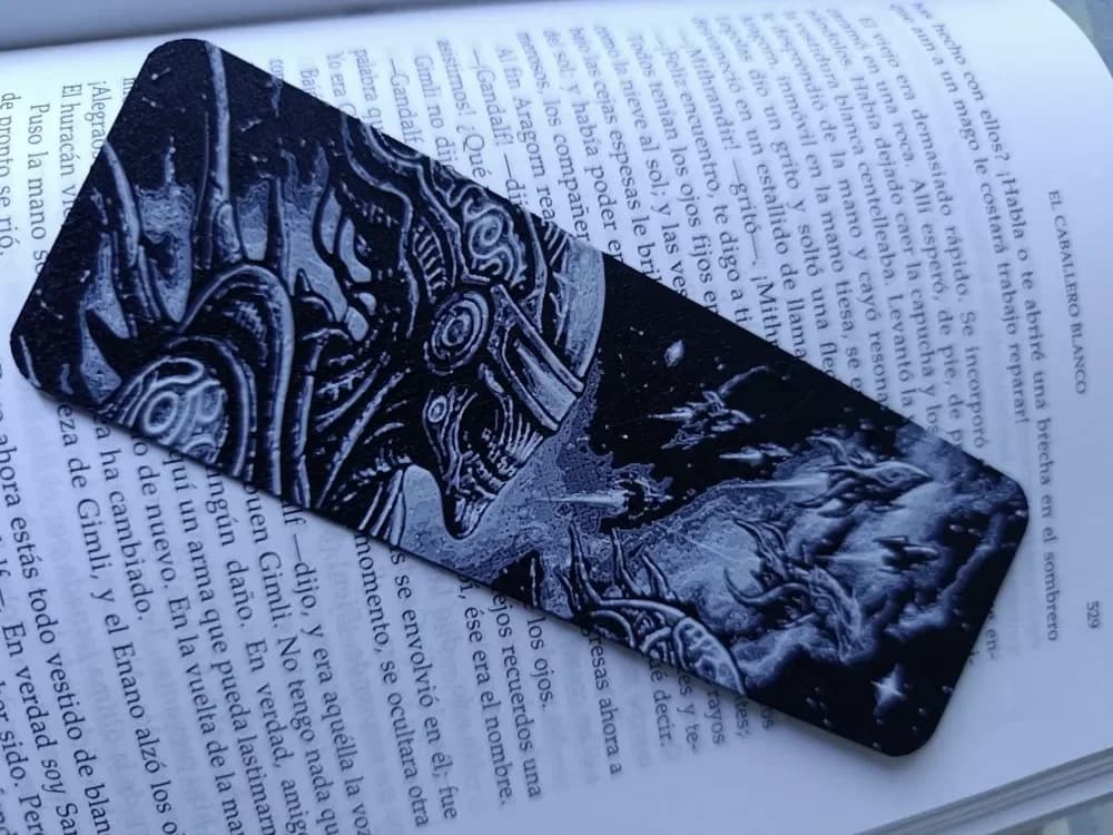 Biomechanical Alien Bookmark by FYTY112 HueForge model: Biomechanical Alien Bookmark by FYTY112