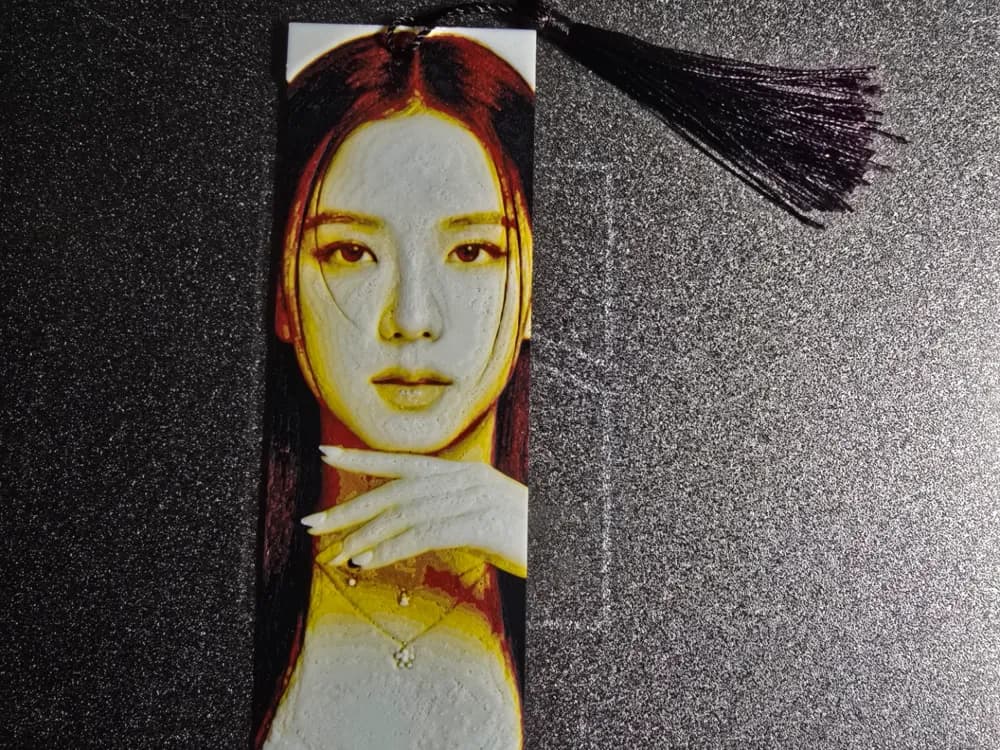 Black Pink Bookmark - Jisoo by 3D-Mentiel HueForge model: Black Pink Bookmark - Jisoo by 3D-Mentiel