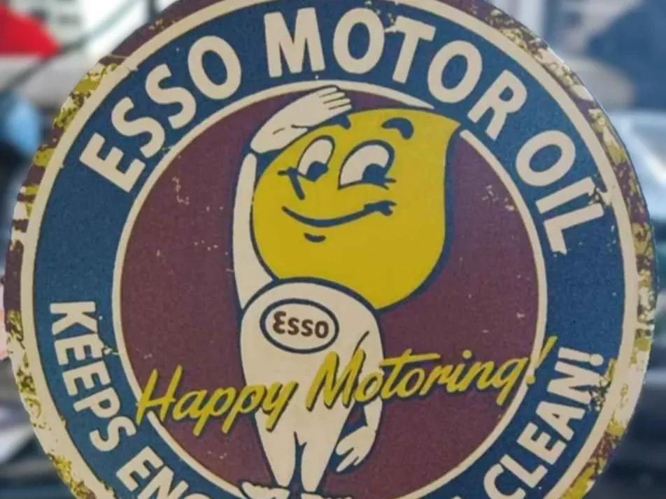 Vintage Enamel Esso Motor Oil Sign by leshowpatate HueForge model: Vintage Enamel Esso Motor Oil Sign by leshowpatate