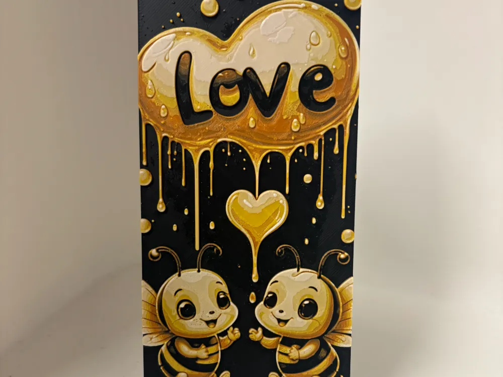 Love Bee Hueforge by Morganja HueForge model: Love Bee Hueforge by Morganja
