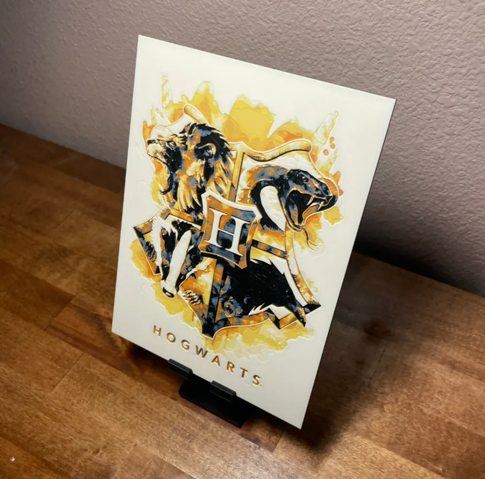 HueForge model: Hueforge - Harry Potter - Hogwarts Crest Gold by Cloudy Nostalgia