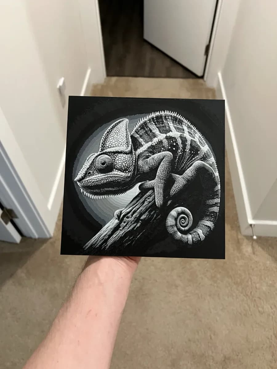 Chameleon Grayscale Art Hueforge by RP47 Designs HueForge model: Chameleon Grayscale Art Hueforge by RP47 Designs