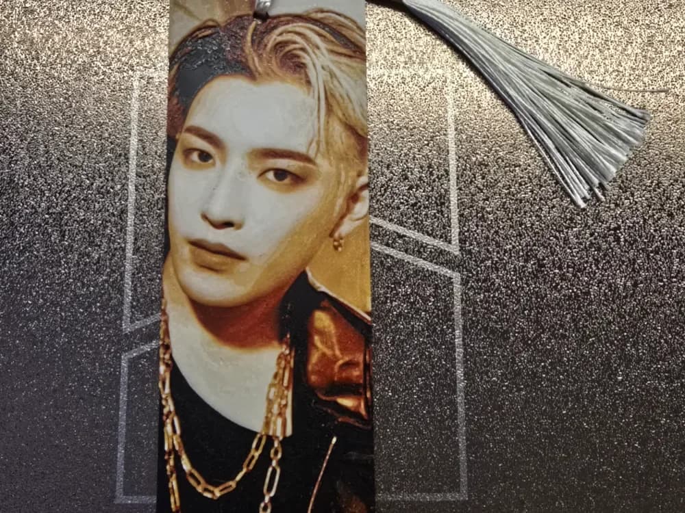 Ateez Bookmark - Hongjoong by 3D-Mentiel HueForge model: Ateez Bookmark - Hongjoong by 3D-Mentiel