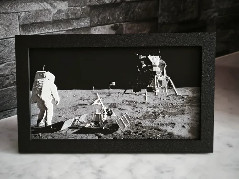 Hueforge Apollo 11 on the moon by StefBull85 HueForge model: Hueforge Apollo 11 on the moon by StefBull85