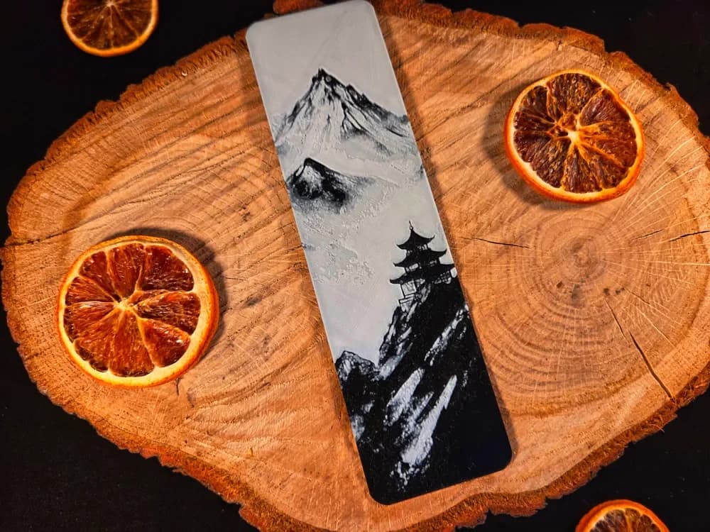 Snow house bookmark by EternalDesigns3D HueForge model: Snow house bookmark by EternalDesigns3D