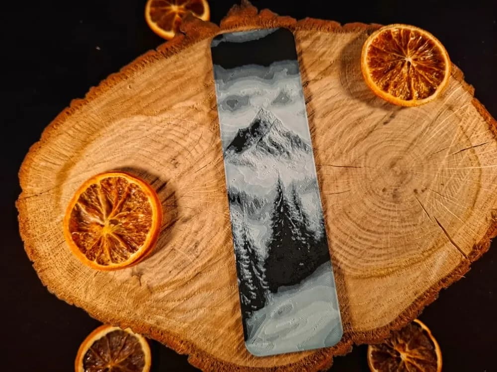 Snowy mountain 1 bookmark by EternalDesigns3D HueForge model: Snowy mountain 1 bookmark by EternalDesigns3D