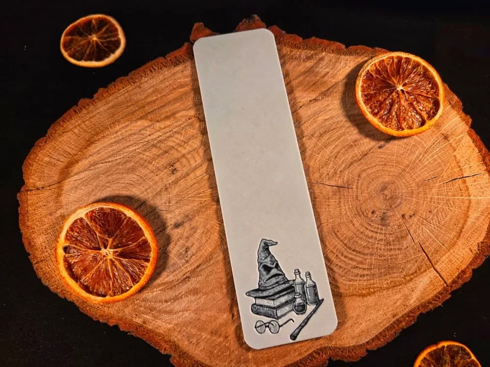 The sorting hat - Harry Potter - bookmark by EternalDesigns3D HueForge model: The sorting hat - Harry Potter - bookmark by EternalDesigns3D