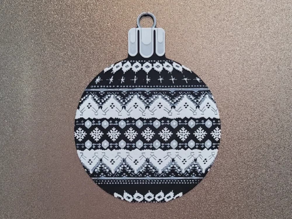 HueForge model: Christmas Ball With Classic Christmas Motif - BWHF by Vincent111