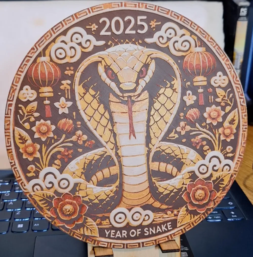 Year of the Snake 2025 - hugeforge red and gold by 3dGlow HueForge model: Year of the Snake 2025 - hugeforge red and gold by 3dGlow