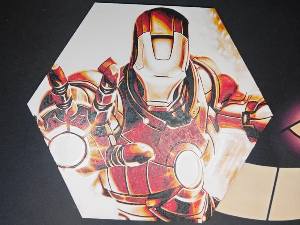 Hueforge Ironman honeycomb mode by JGz3DMaker HueForge model: Hueforge Ironman honeycomb mode by JGz3DMaker