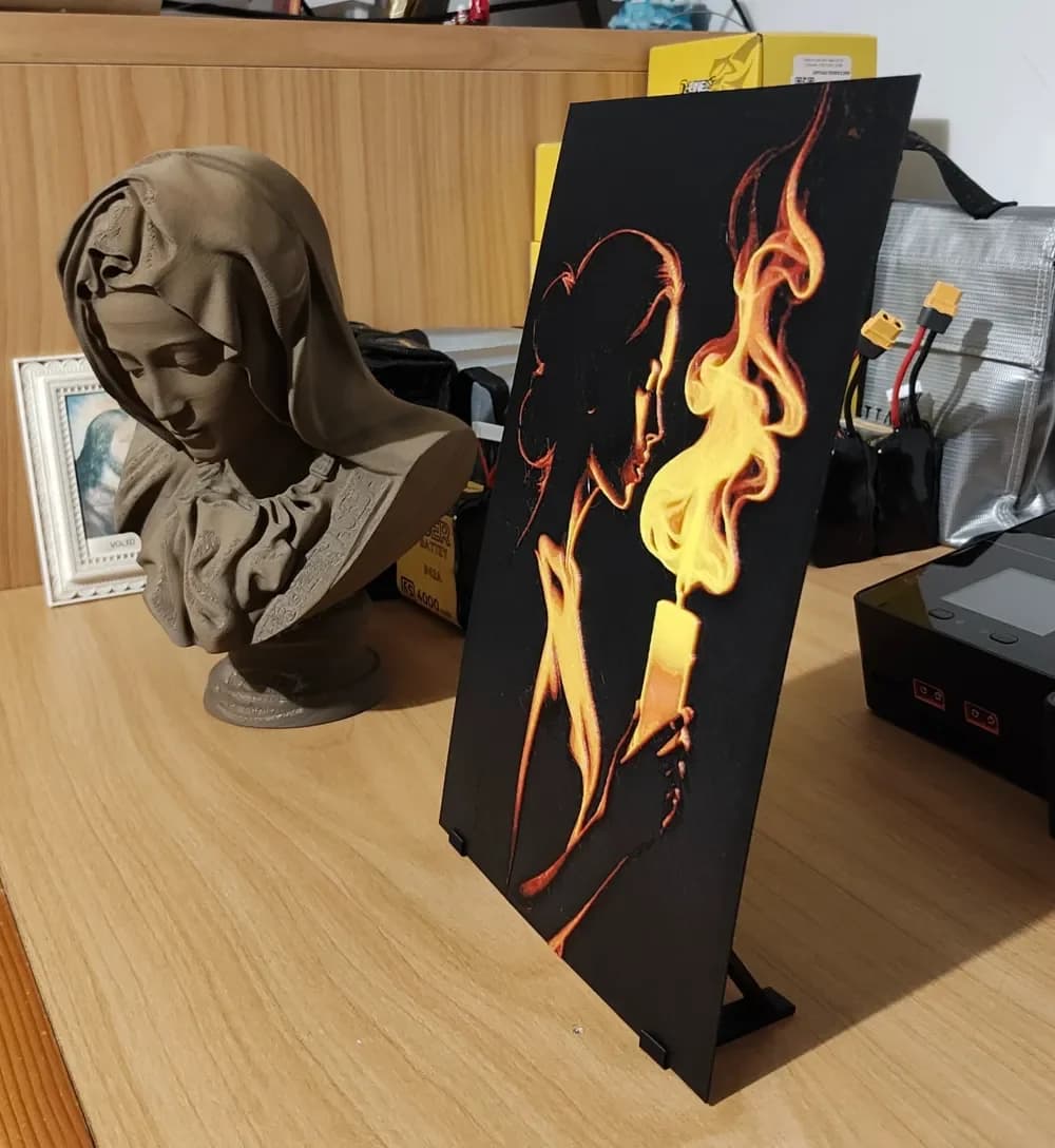 Lady candle Hueforge by enricoRE HueForge model: Lady candle Hueforge by enricoRE