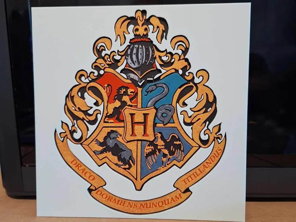 Harry Potter - Hogwarts Sheild - Hueforge by 3dGlow HueForge model: Harry Potter - Hogwarts Sheild - Hueforge by 3dGlow