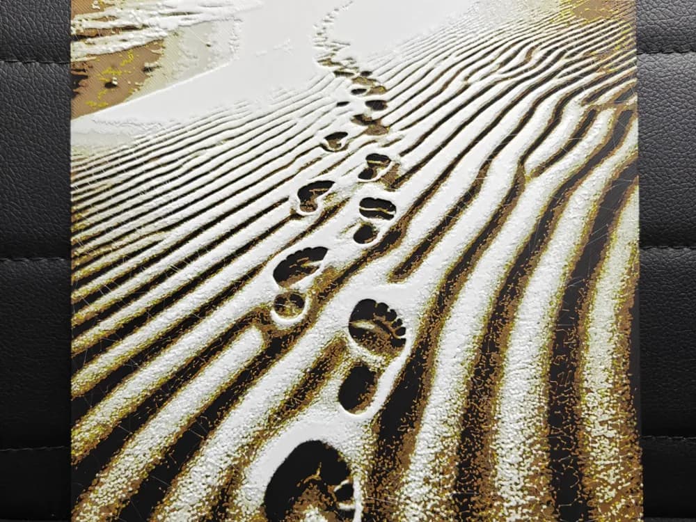 Footprints in sand by TheHueforgeLady HueForge model: Footprints in sand by TheHueforgeLady