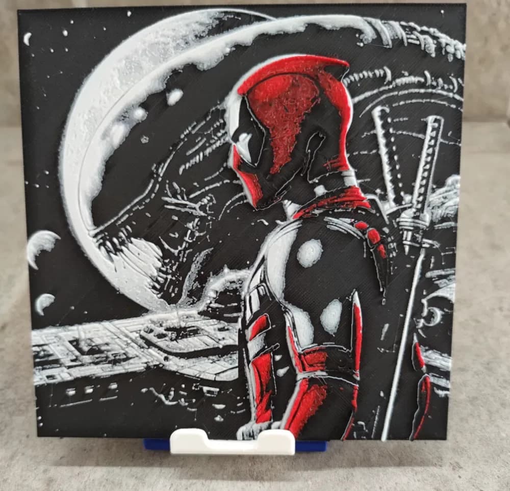 Hueforge Alien and Deadpool by Litolunar HueForge model: Hueforge Alien and Deadpool by Litolunar