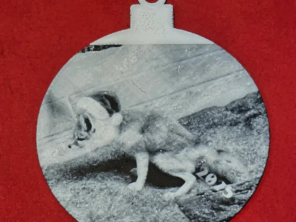 Foxy Gift 2025 Christmas Ornament Hueforge No AMS by AirMechDesigns HueForge model: Foxy Gift 2025 Christmas Ornament Hueforge No AMS by AirMechDesigns