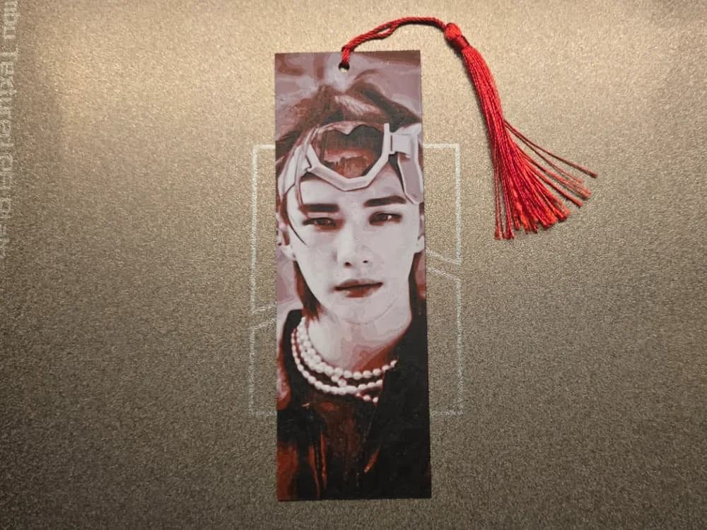 Hyunjin Bookmark - Stray Kids by 3D-Mentiel HueForge model: Hyunjin Bookmark - Stray Kids by 3D-Mentiel