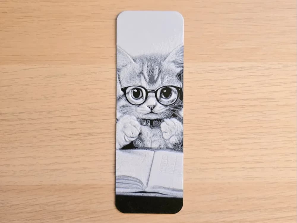 Studious Kitten Bookmark by Atrus Design HueForge model: Studious Kitten Bookmark by Atrus Design