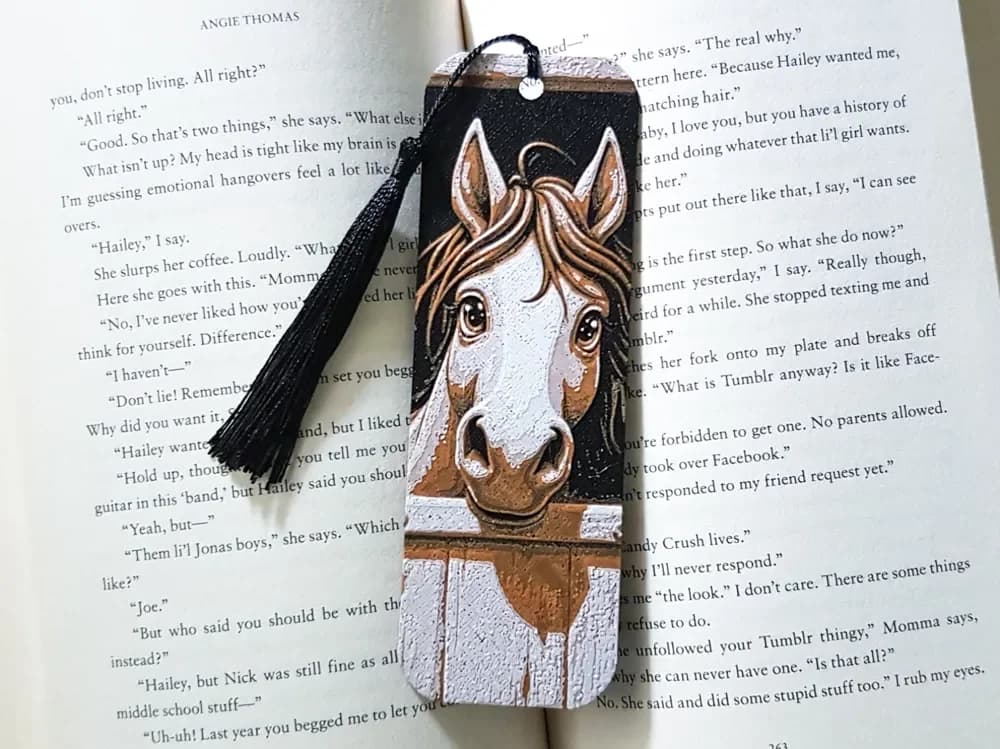 Stable Horse Bookmark, Hueforge by Dame Jo HueForge model: Stable Horse Bookmark, Hueforge by Dame Jo