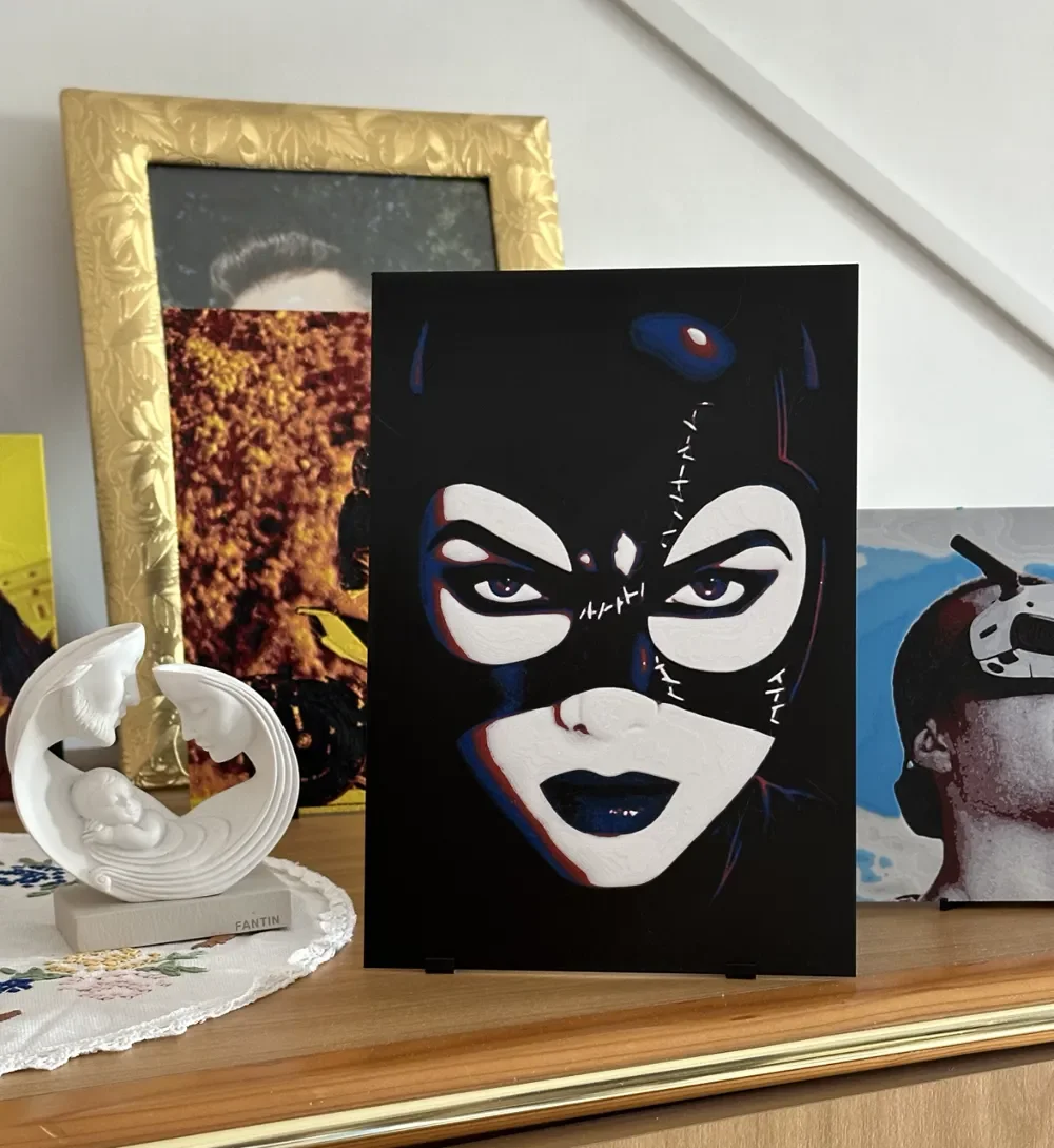 Catwoman HueForge by enricoRE HueForge model: Catwoman HueForge by enricoRE