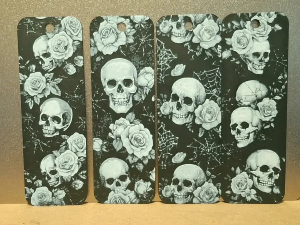 Skulls and Roses - Bookmarks - 2 colors by 3dGlow HueForge model: Skulls and Roses - Bookmarks - 2 colors by 3dGlow