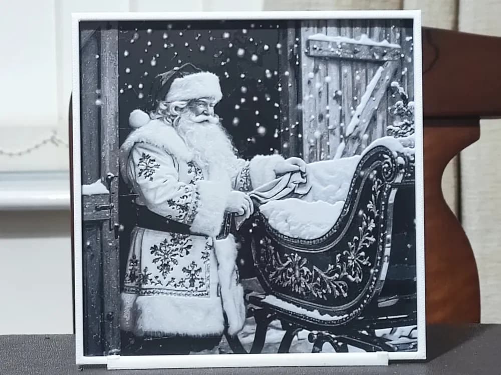 HueForge model: Cleaning The Sleigh - HueForge 3 Color by BoDad