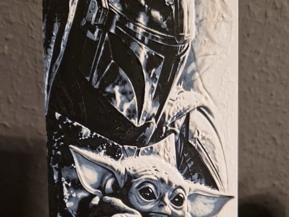 Hueforge - Mandalorian & Grogu by Schuettdesign HueForge model: Hueforge - Mandalorian & Grogu by Schuettdesign