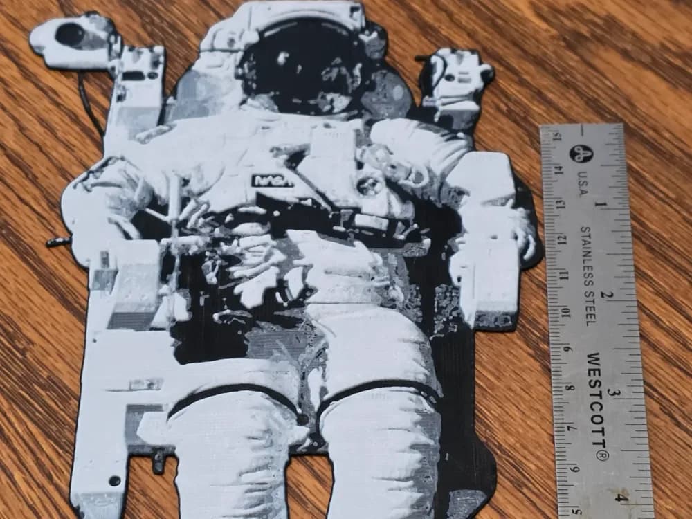 NASA Astronaut hueforge (black and white) by AirMechDesigns HueForge model: NASA Astronaut hueforge (black and white) by AirMechDesigns