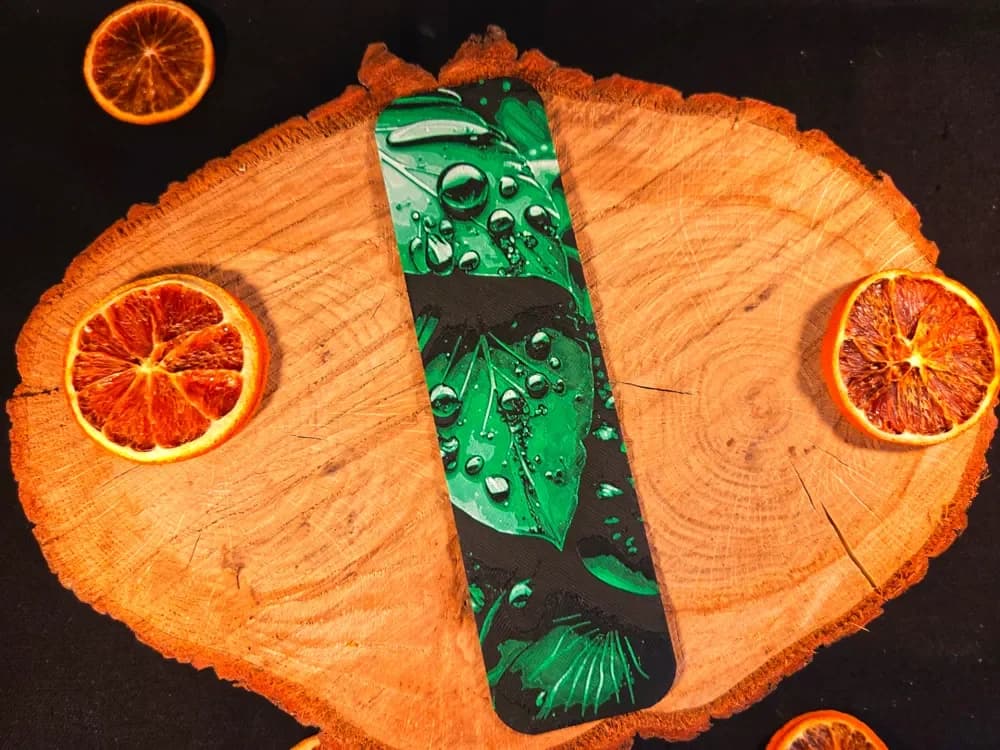 Green leaf 3 bookmark by EternalDesigns3D HueForge model: Green leaf 3 bookmark by EternalDesigns3D