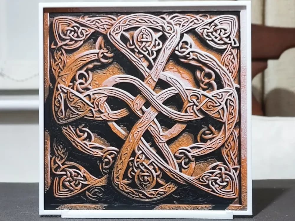 Wood Carving Celtic Knot - HueForge 3 Color by BoDad HueForge model: Wood Carving Celtic Knot - HueForge 3 Color by BoDad