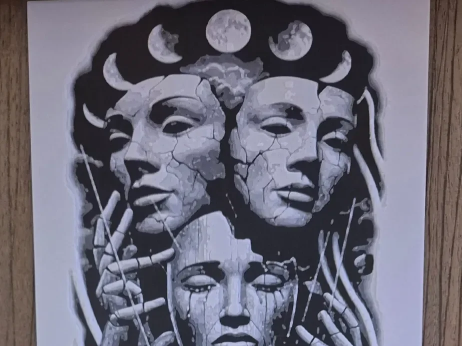 Faces and Strings by Buntsta HueForge model: Faces and Strings by Buntsta