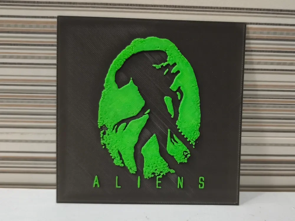 Hueforge Alien by Litolunar HueForge model: Hueforge Alien by Litolunar