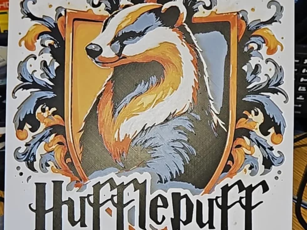 Harry Potter Hufflepuff Sheild - Hueforge by 3dGlow HueForge model: Harry Potter Hufflepuff Sheild - Hueforge by 3dGlow