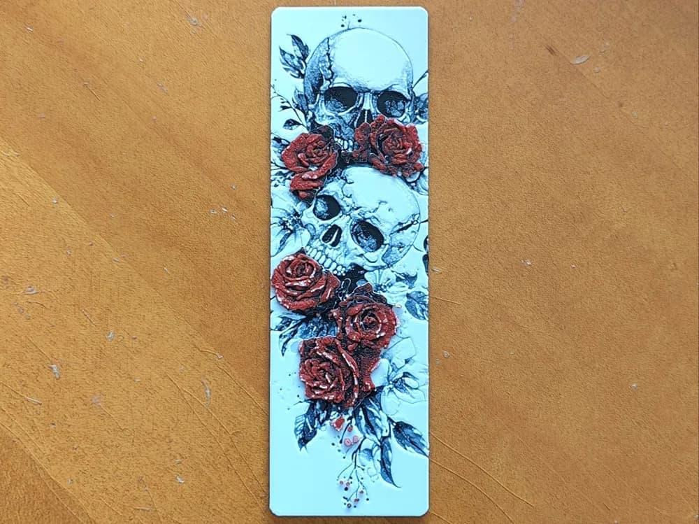 Skulls and Roses Bookmark - Hueforge by Sarge HueForge model: Skulls and Roses Bookmark - Hueforge by Sarge