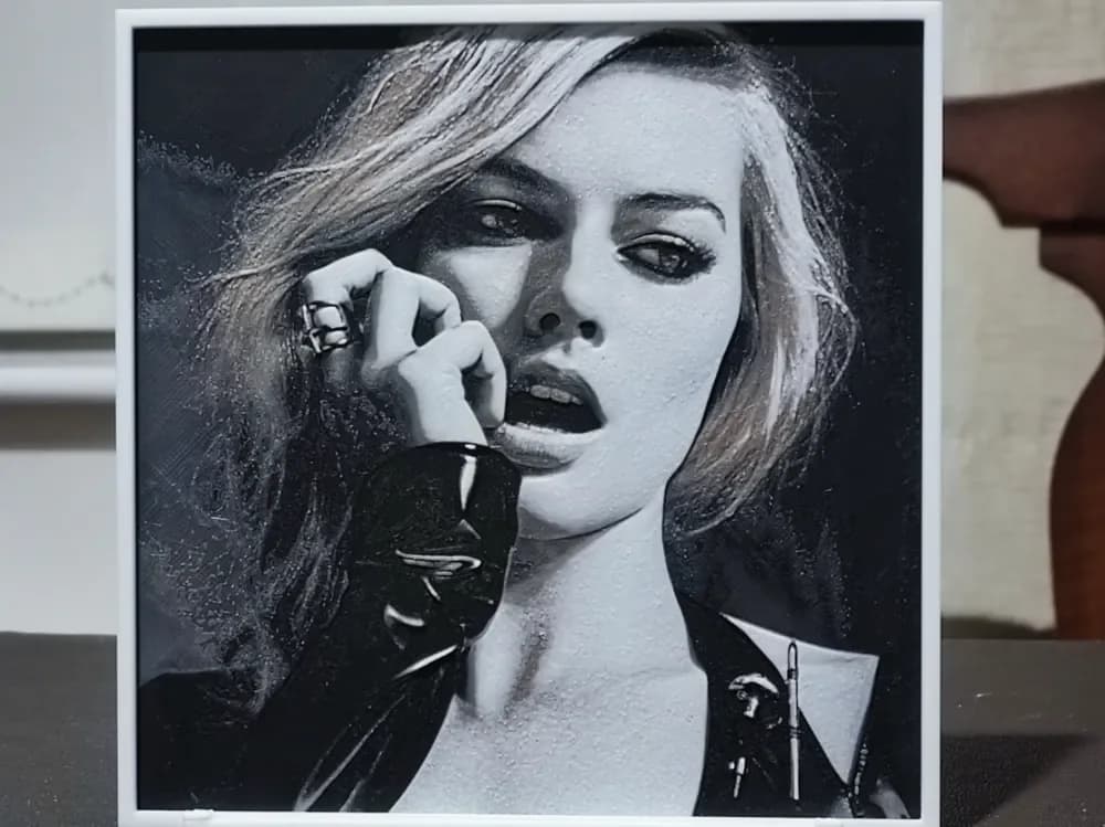 Margot Robbie (Improved) - HueForge 3 Color by BoDad HueForge model: Margot Robbie (Improved) - HueForge 3 Color by BoDad