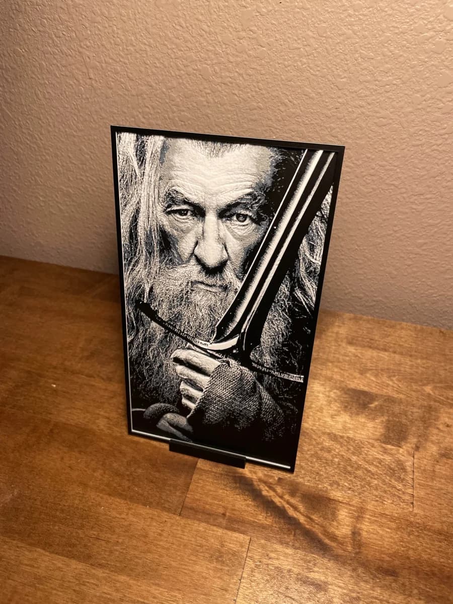 Gandalf Black and White by Cloudy Nostalgia HueForge model: Gandalf Black and White by Cloudy Nostalgia