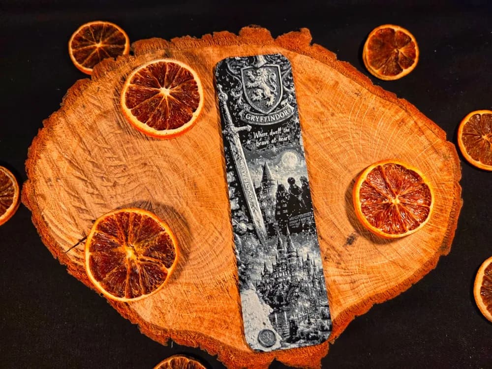 Gryfindor, Harry Potter inspired bookmark by EternalDesigns3D HueForge model: Gryfindor, Harry Potter inspired bookmark by EternalDesigns3D
