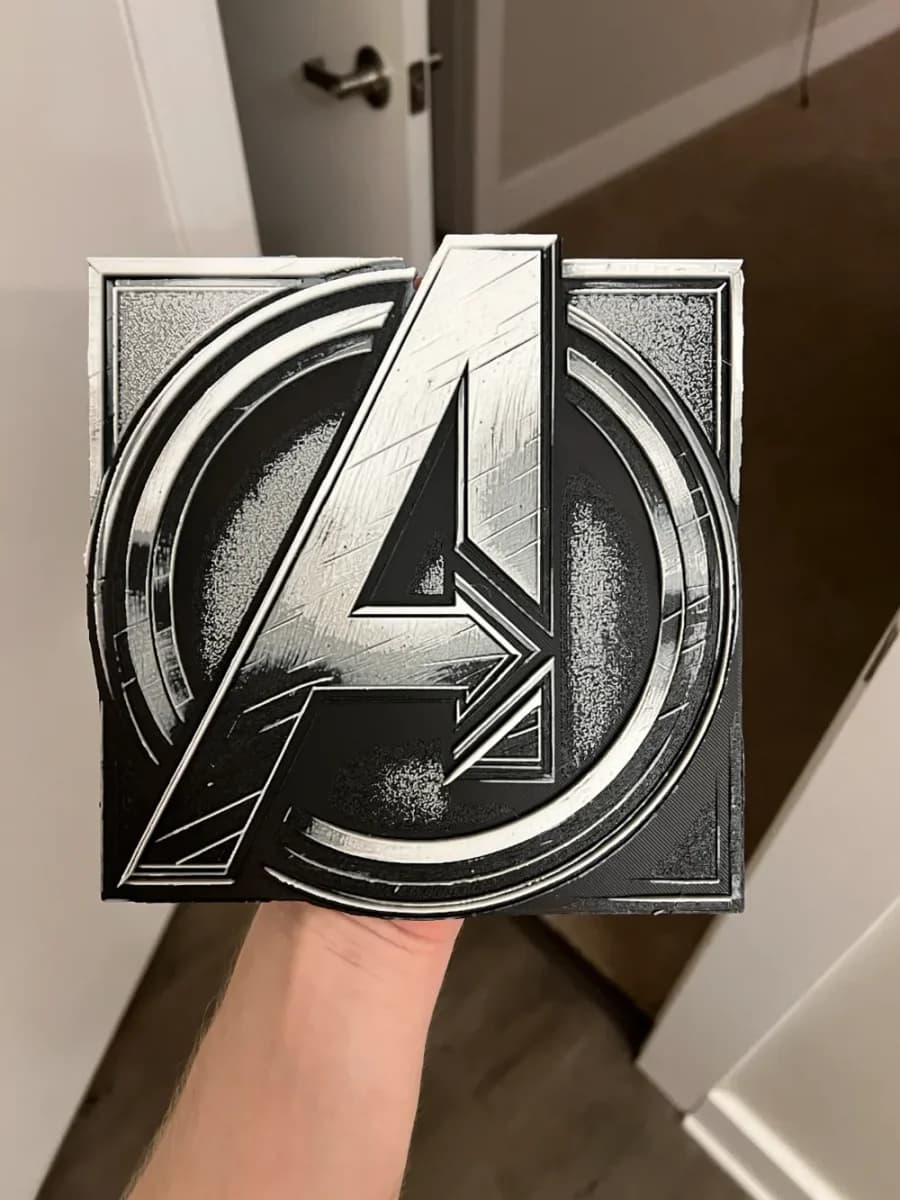 Avengers Logo Sign Hueforge by RP47 Designs HueForge model: Avengers Logo Sign Hueforge by RP47 Designs